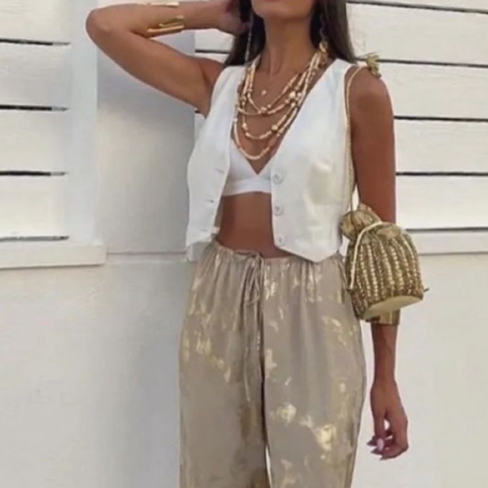 White vest top